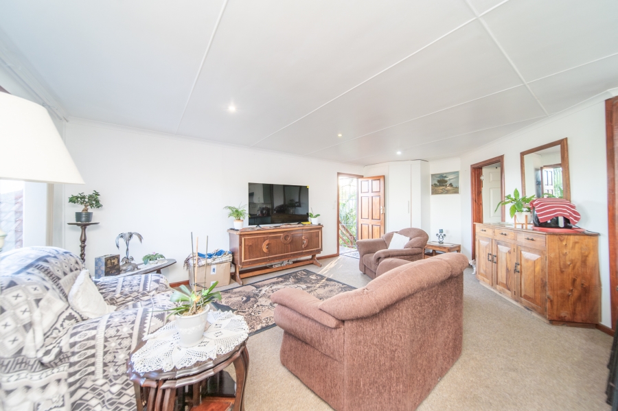 4 Bedroom Property for Sale in Beacon Bay Eastern Cape